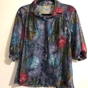 DONATING THIS WEEKEND OPEN TO OFFERS Vintage floral top